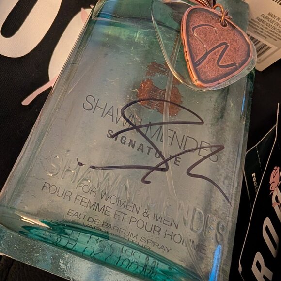 SHAWN MENDES PRIZE PACK - Picture 9 of 10